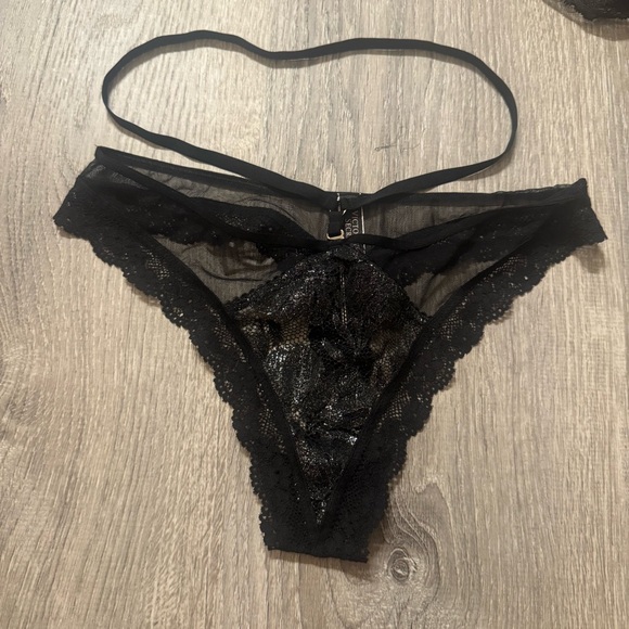 New Victoria's Secret Panties Bundle M size - Picture 15 of 16